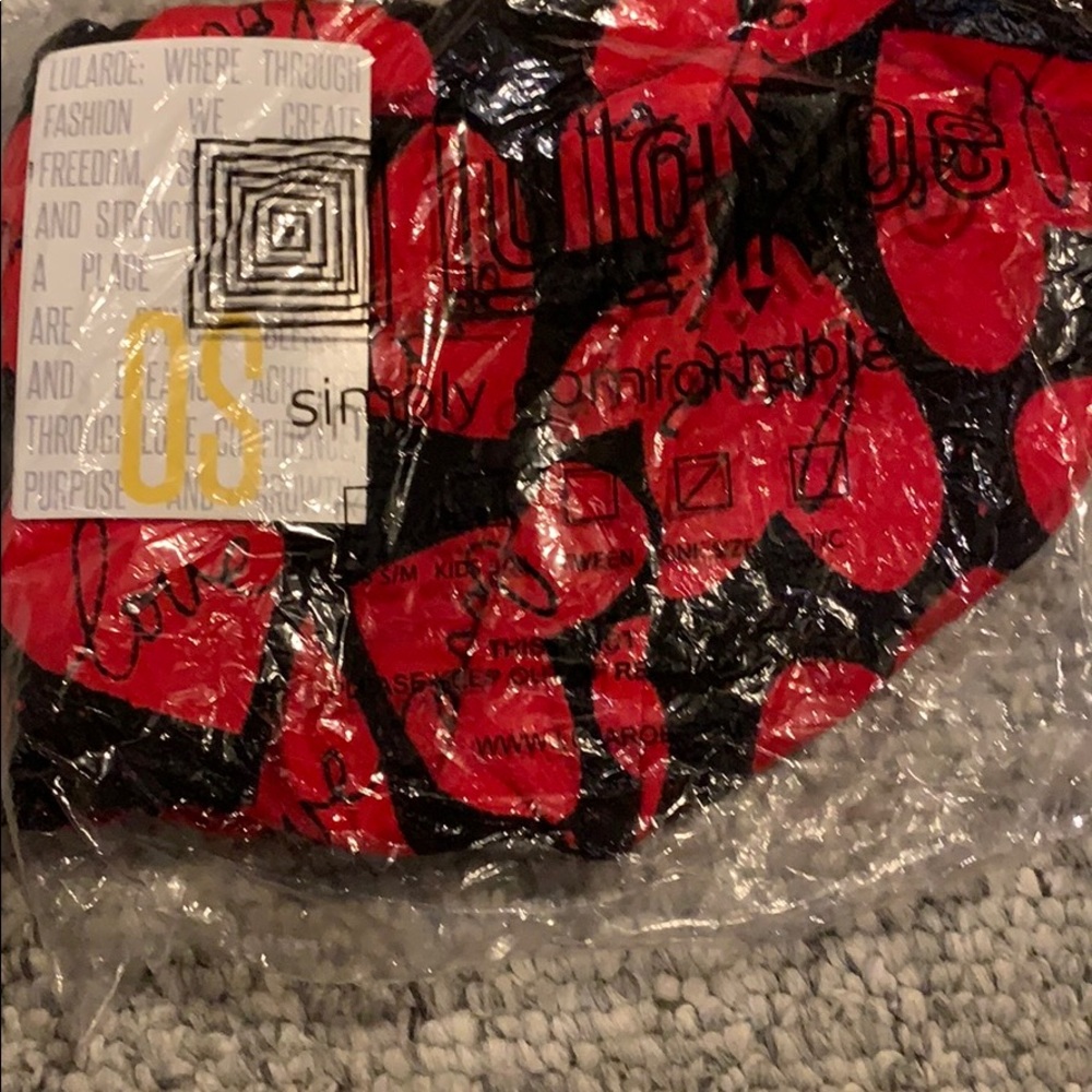 LulaRoe OS Valentine leggings